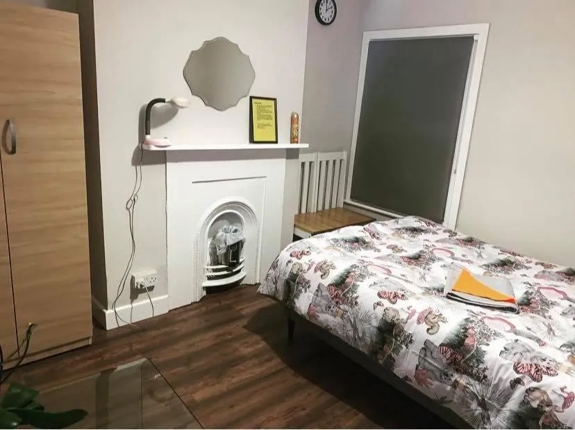 STYLISH DELUXE DOUBLE ROOMS - 20 Mins FROM CENTRAL LONDON BREAKFAST INCLUDED, Londra, Marea Britanie