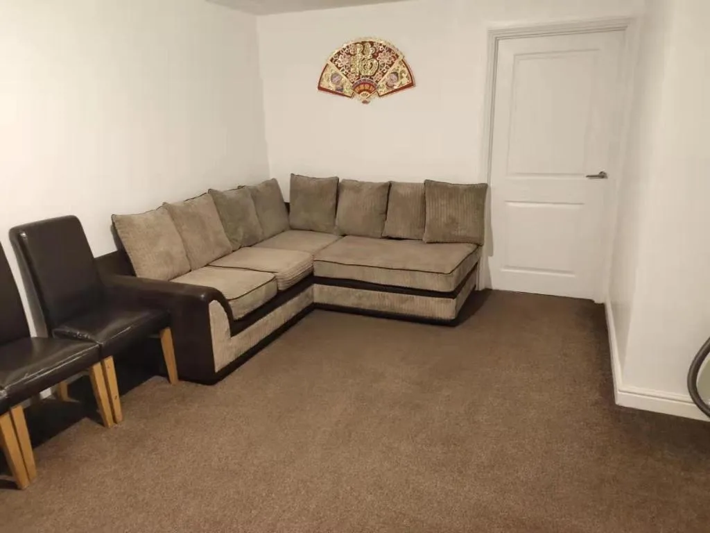 Manchester YJMJ house 2, Manchester (CT), United Kingdom