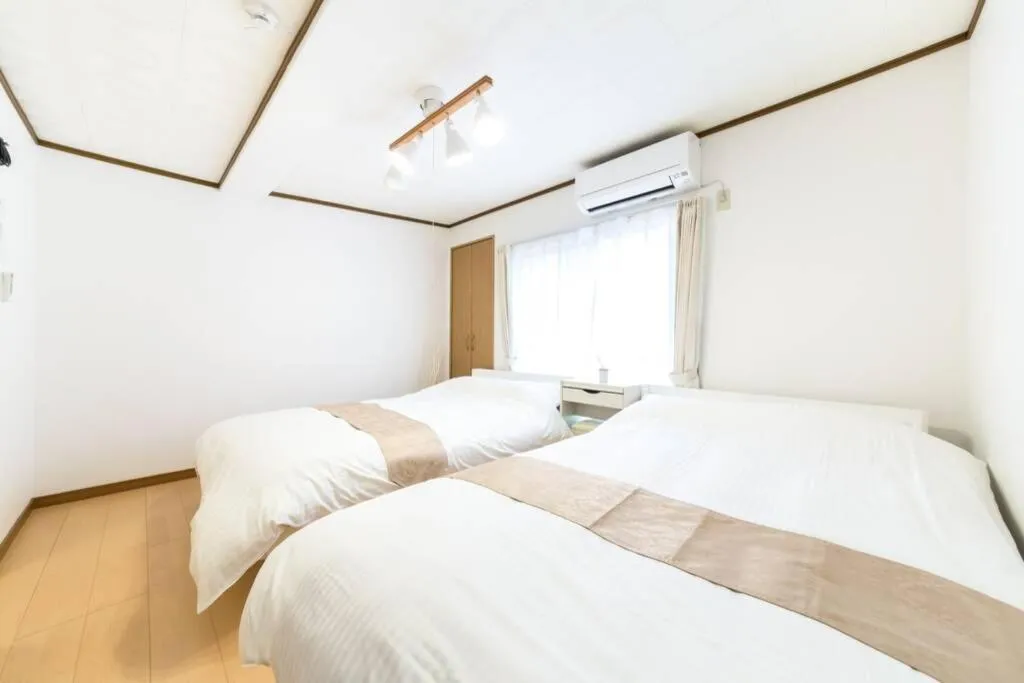 House[65㎡]/8 peoples/ Direct to Numba 10 min, Higashiosaka, Japan