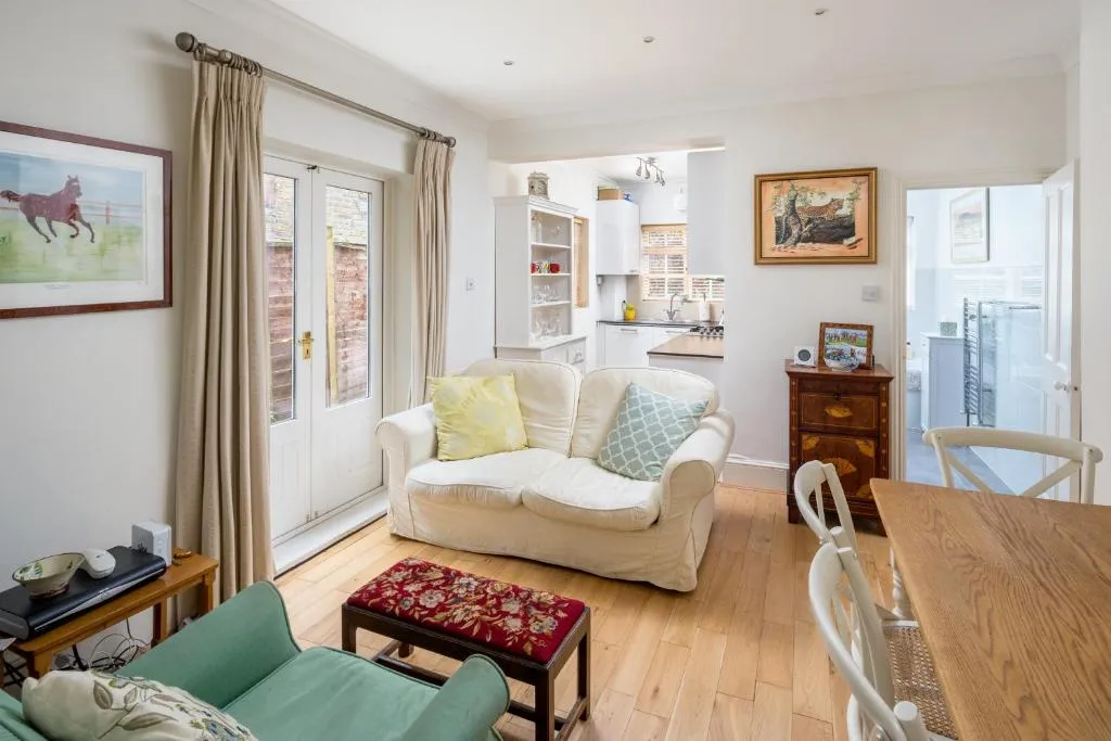 Homely 2-Bed Riverside Flat With Patio In Hammersmith, London, United Kingdom