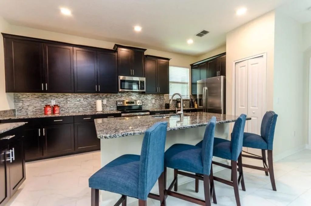 Gated Golf Comm 5 Bdm Villa with Pool Spa villa, Davenport, United States