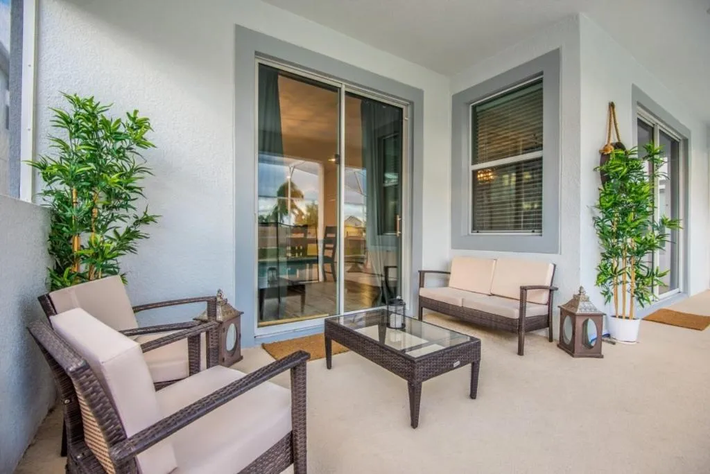 Tranquil Retreat 6 bedroom with private pool spa villa, Davenport, United States