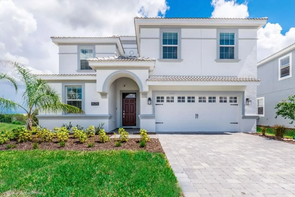 Gated Golf Comm - 9 Beds with Private Pool & Spa villa, Davenport, United States