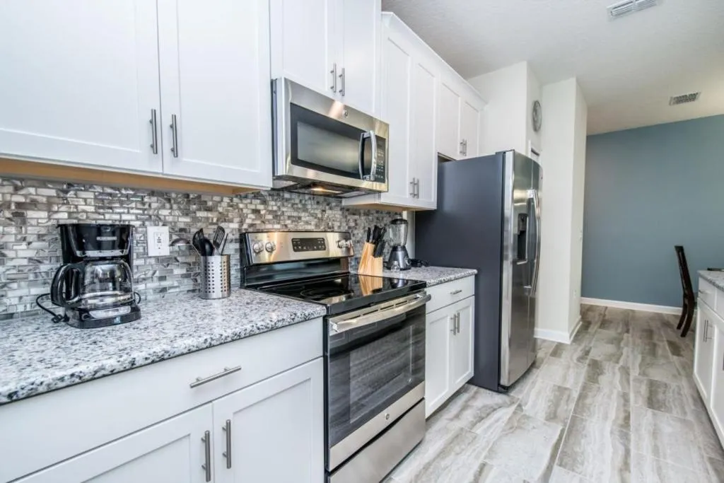 Enchanting 4 Bedroom Townhome with Pool townhouse, Davenport, Statele Unite ale Americii