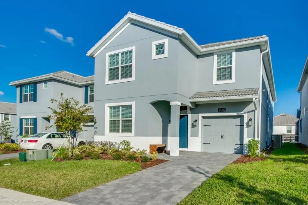 Family Fun in Gated Comm- 6 Bedroom with Pool Spa villa, Davenport, United States