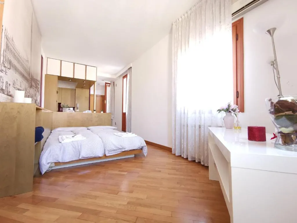 Cannaregio apartment, Venice, Italy