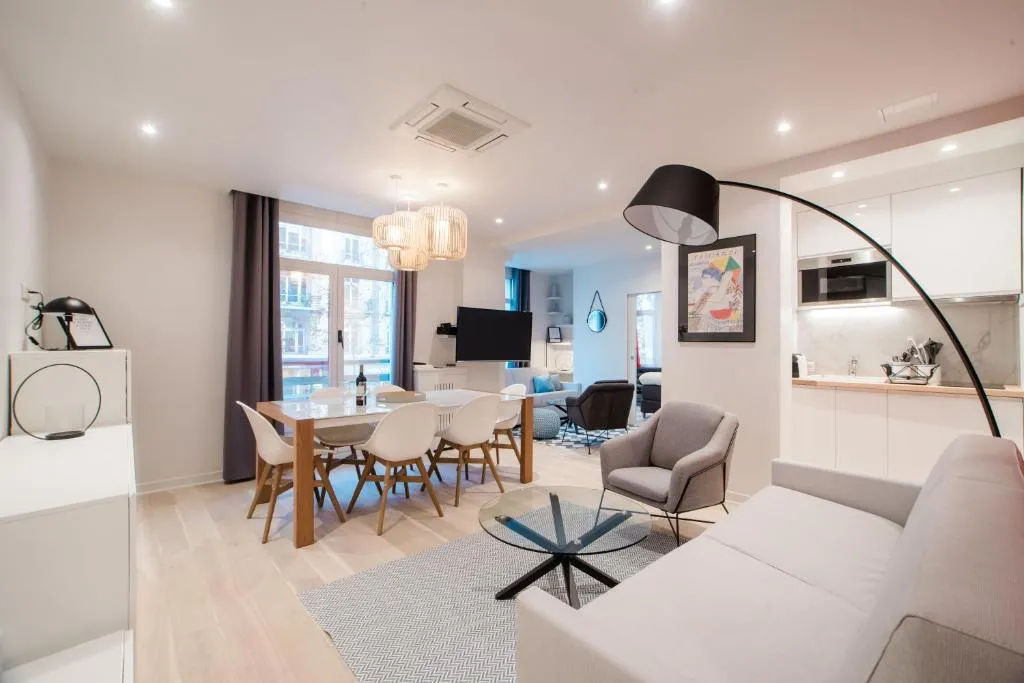 SUITE COCTEAU : au cœur de la Rive Gauche, neuf, design, 2/4/6 personnes, Paris, France