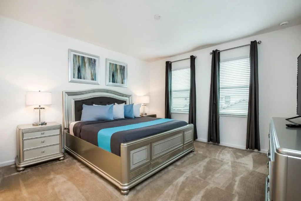 Kings Manor Mobile Home Park Villa Sleeps 20 with Pool Air Con and WiFi, Kissimmee, Statele Unite ale Americii