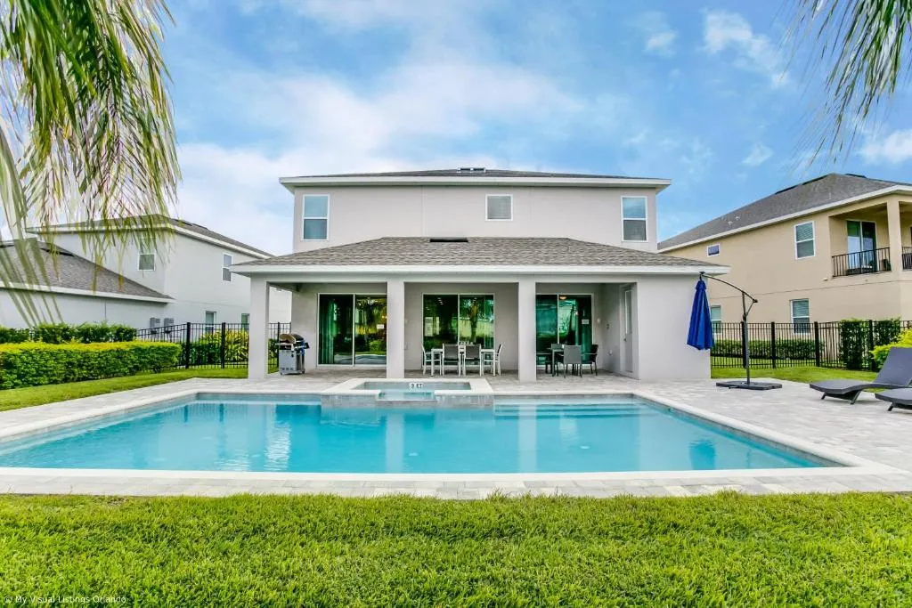 9 Bedroom Vacation Home with Pool (1818), Orlando, Statele Unite ale Americii