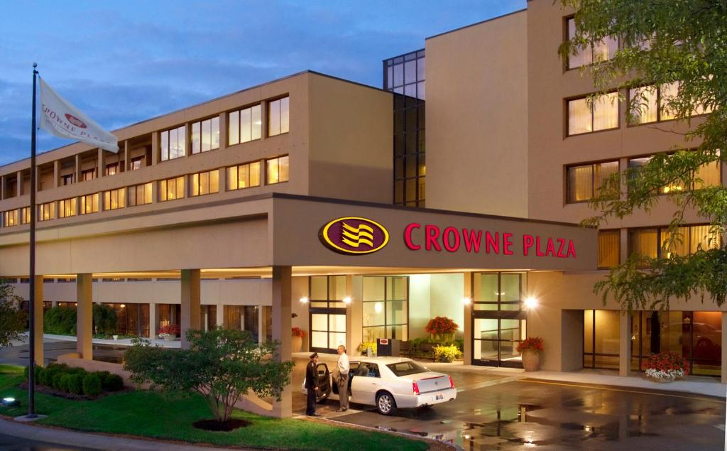 Crowne Plaza Hotel Indianapolis Airport, an IHG Hotel