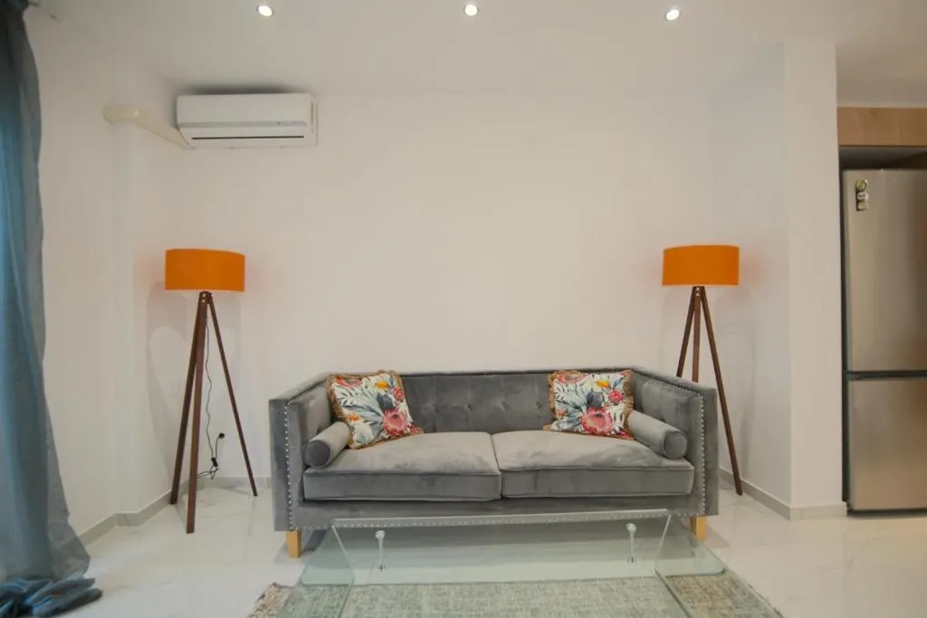 Newly renovated apt 3bed - 1.5bath!, Athens, Greece