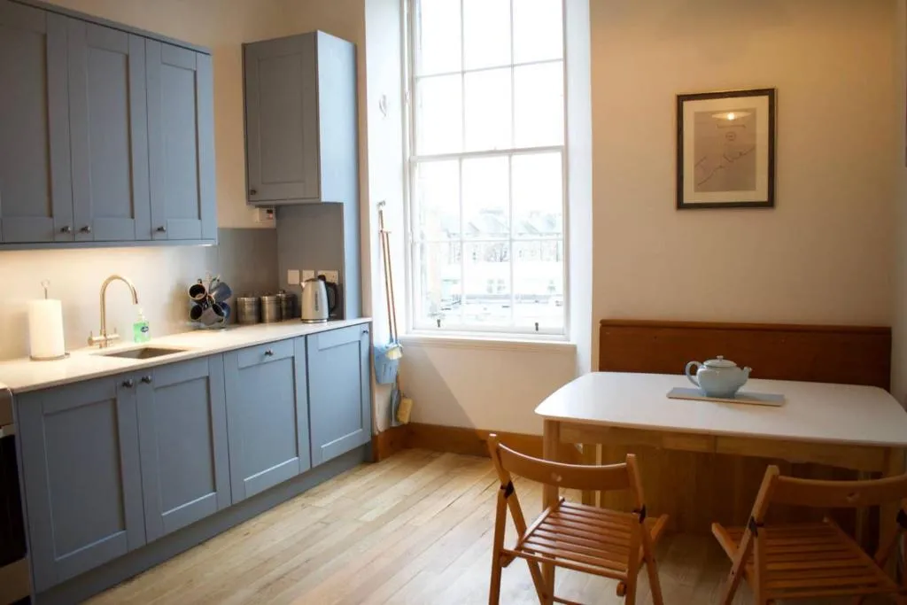 Traditional Luxury Apartment Sleeps 10 Guests, Edinburgh, United Kingdom