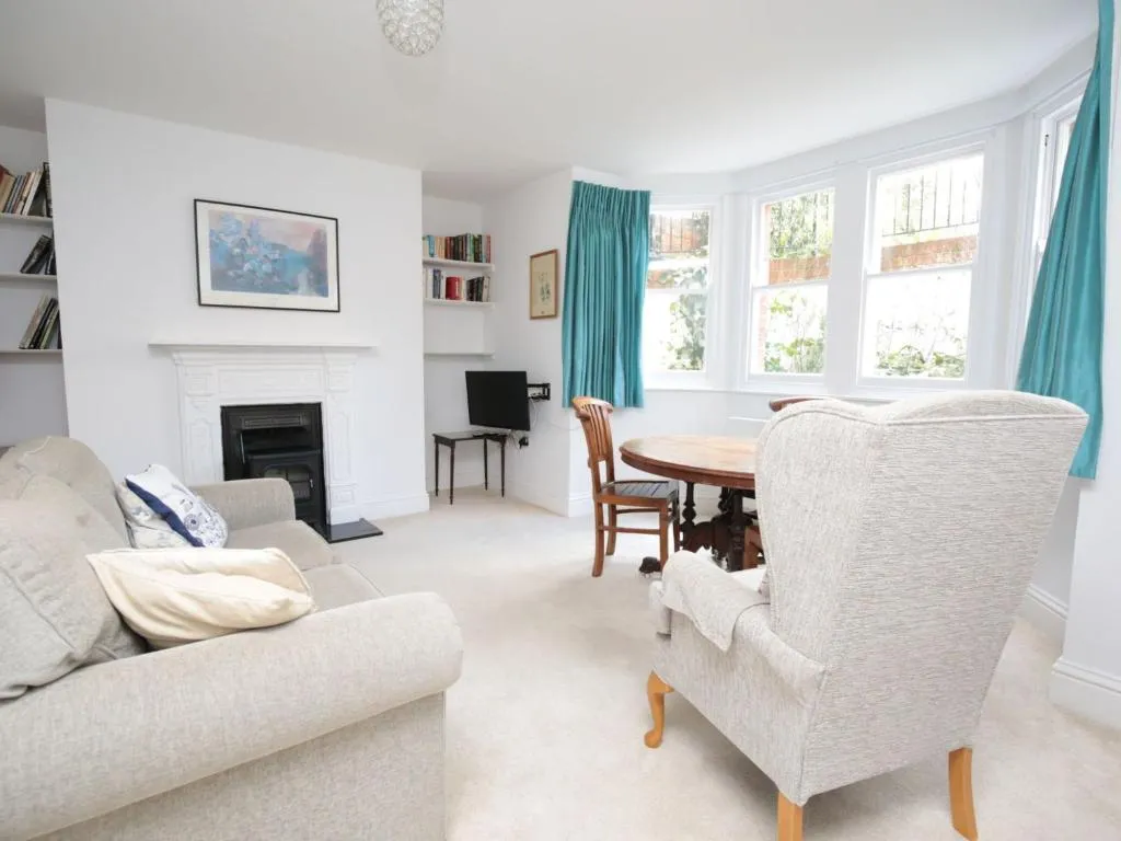 Lovely Central Oxford Apartment + Sun Trap Patio, College Corner, United Kingdom