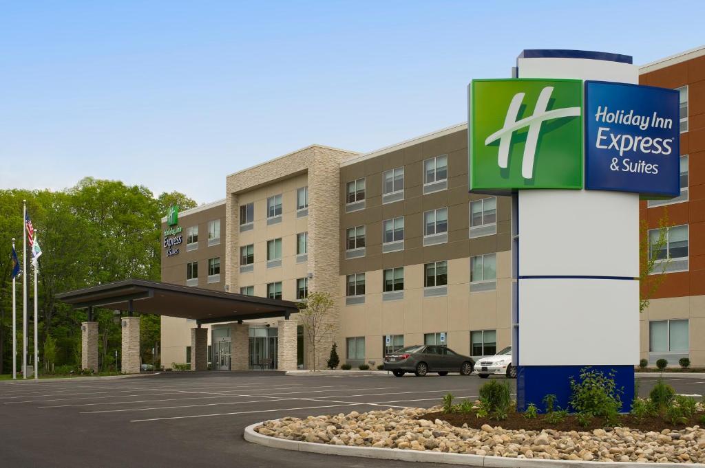 Holiday Inn Express & Suites by IHG Altoona, an IHG Hotel