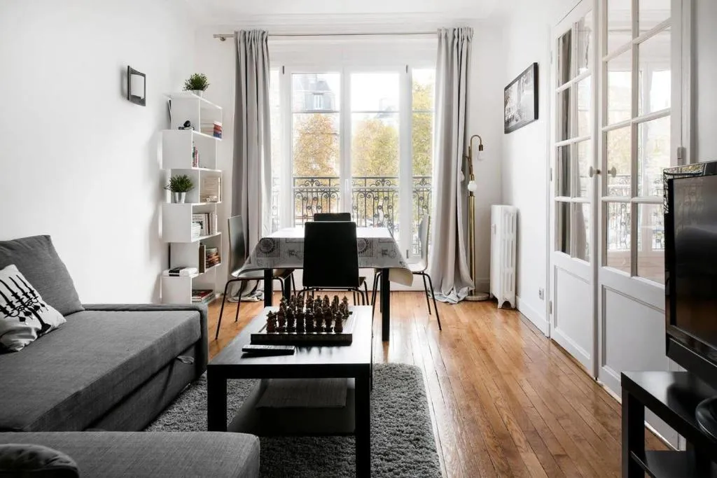 Bright Champerret Apartment Fits 4 in Paris 17th!, Paris, France