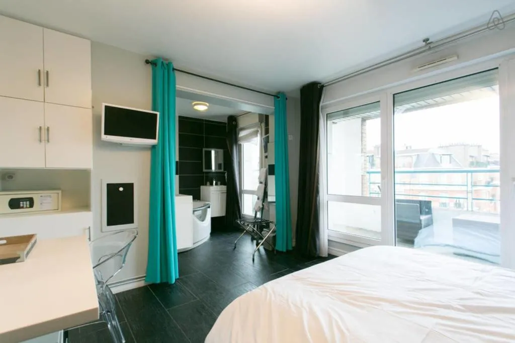 GuestReady - Cozy and Luxurious Studio with Jacuzzi and Terrace!, Paris, France