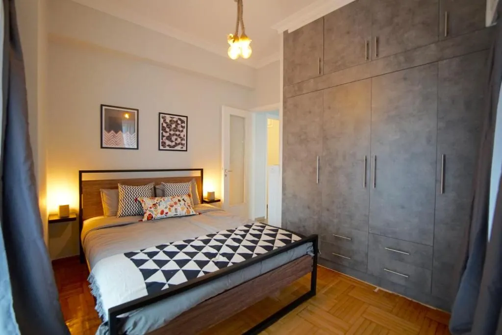 Koukaki home - GREAT location & newly renovated!, Athens, Greece