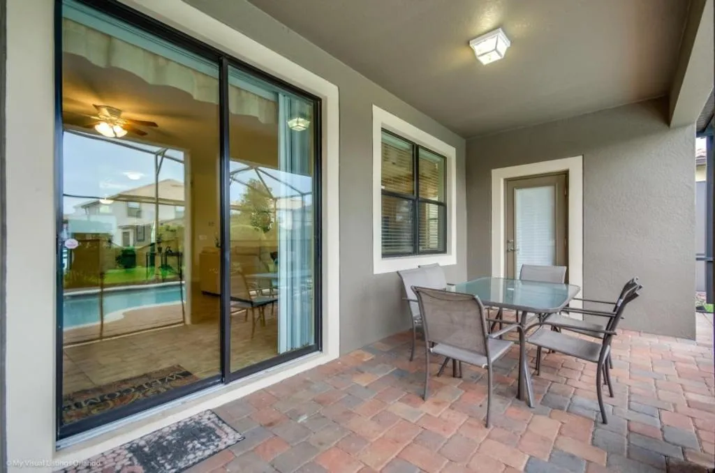 Luxury at its finest - 6 Bdm Villa with Game Room villa, Davenport, United States