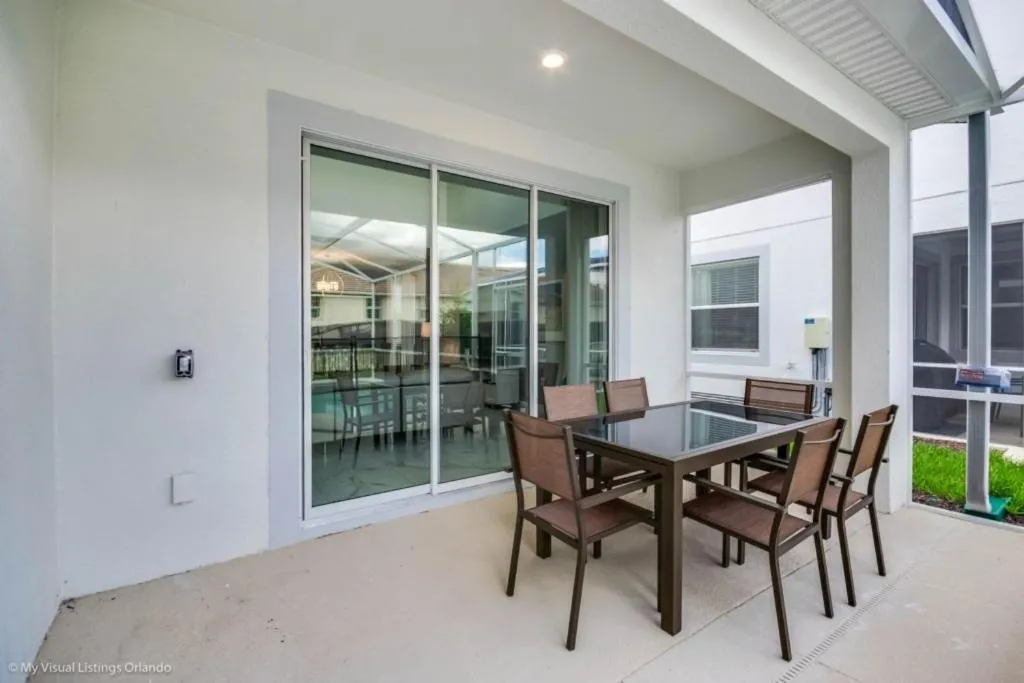 Lavish Luxury Next to Clubhousse - Game Room villa, Davenport, United States