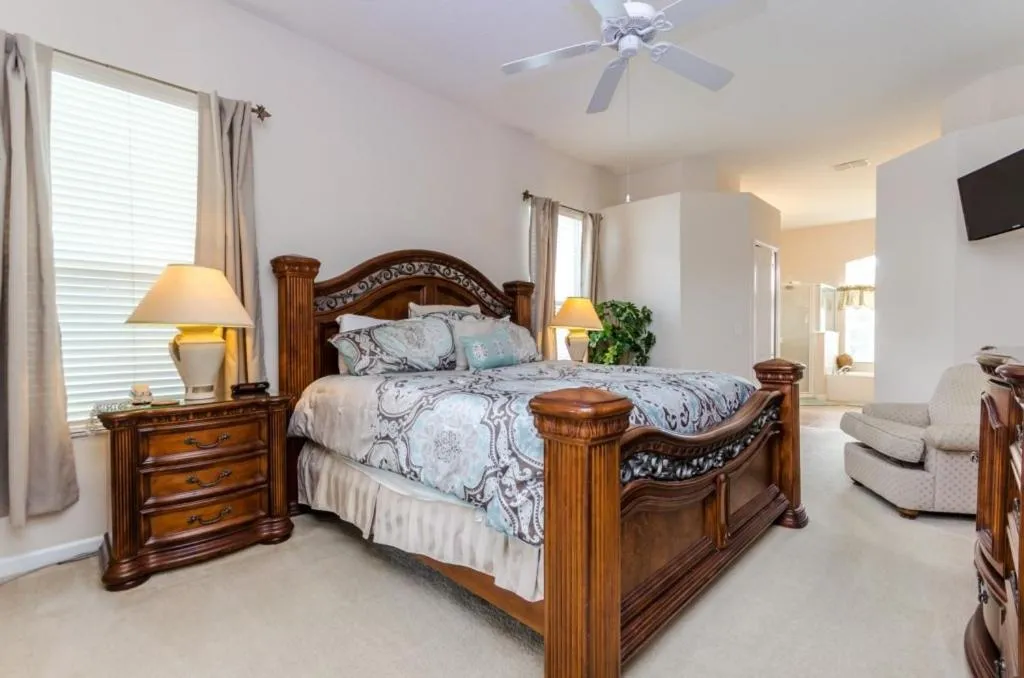 Highlands Reserve Cozy 4 Bdm Pool Spa villa, Davenport, United States