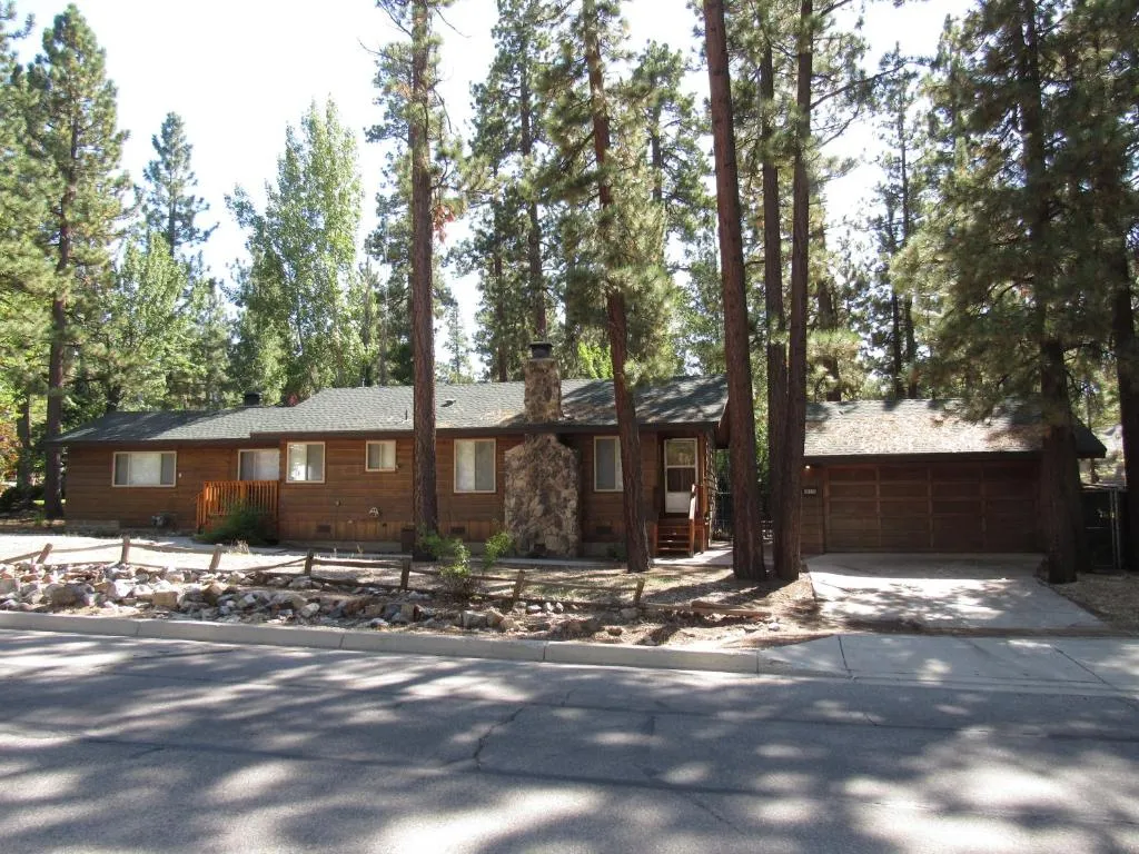 Monticello, Big Bear Lake, Statele Unite ale Americii