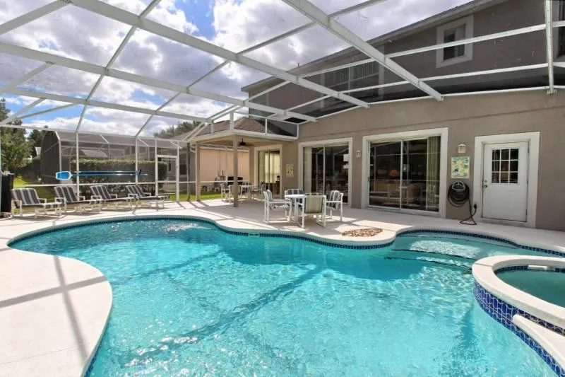 Private Luxury & Comfort - Golf Community villa, Davenport, United States
