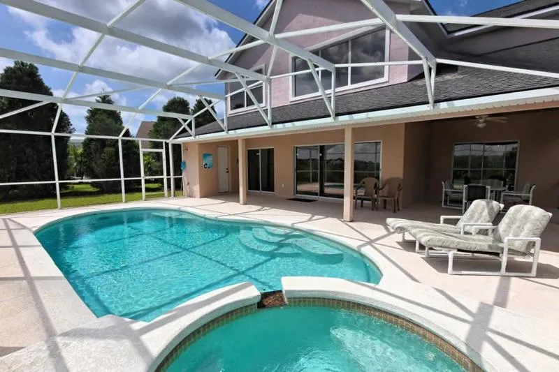 5 Bedroom Villa in Gated Community villa, Davenport, United States