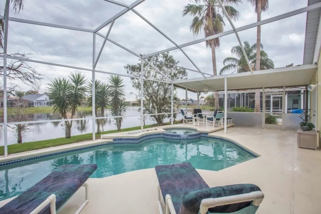 Serene Lake View - 4 Bedroom Villa S Facing Pool villa, Orlando, Statele Unite ale Americii