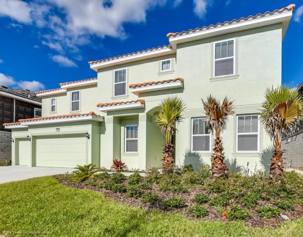 Gynormous Solterra 14 Bed Villa home, Davenport, United States