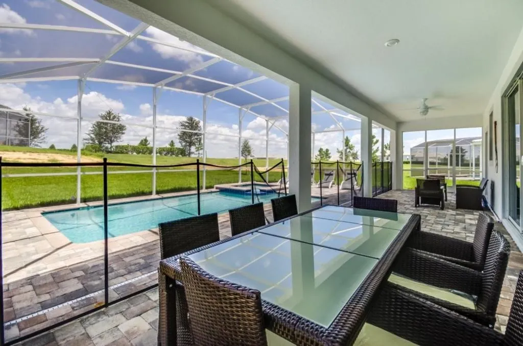 Enticing 8 Bdm Champions Gate Villa with Pool villa, Davenport, United States