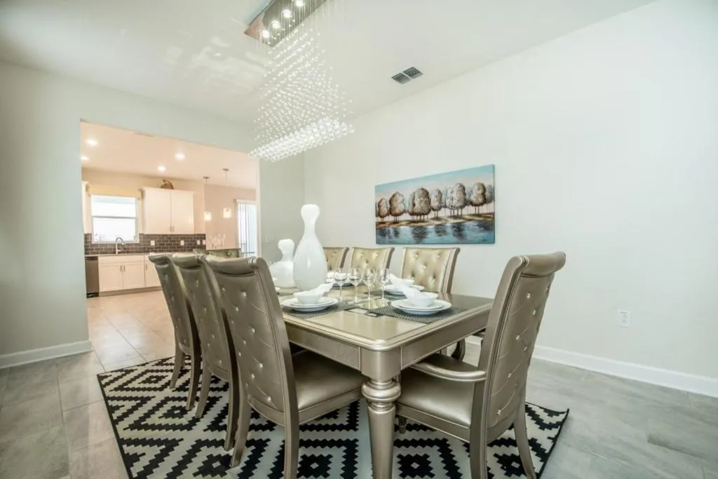 Modern Luxurious Villa with Free Resort Amenities villa, Davenport, Statele Unite ale Americii