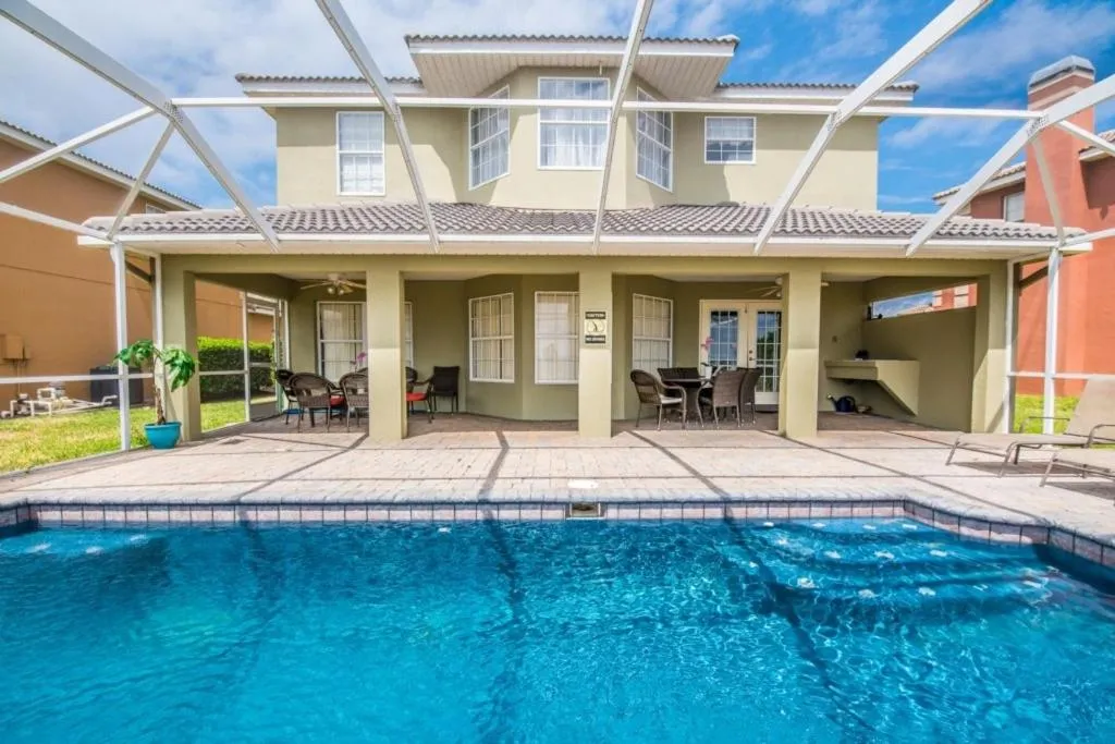 Not your average Villa - 5 Bedrooms Pool Spa villa, Davenport, United States