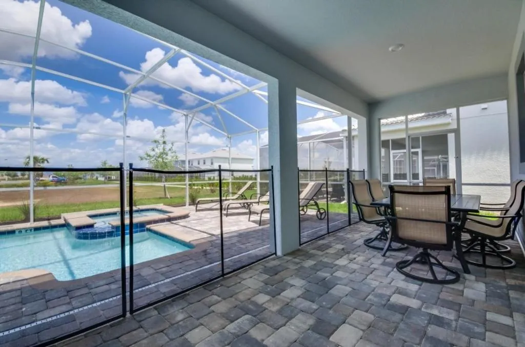 Enjoy the Good Life in this 6 Bdm Villa with Pool villa, Davenport, United States