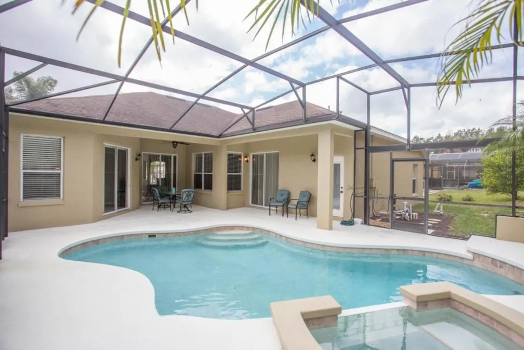 Classic Luxury 4 bed Villa with Pool Spa villa, Davenport, United States