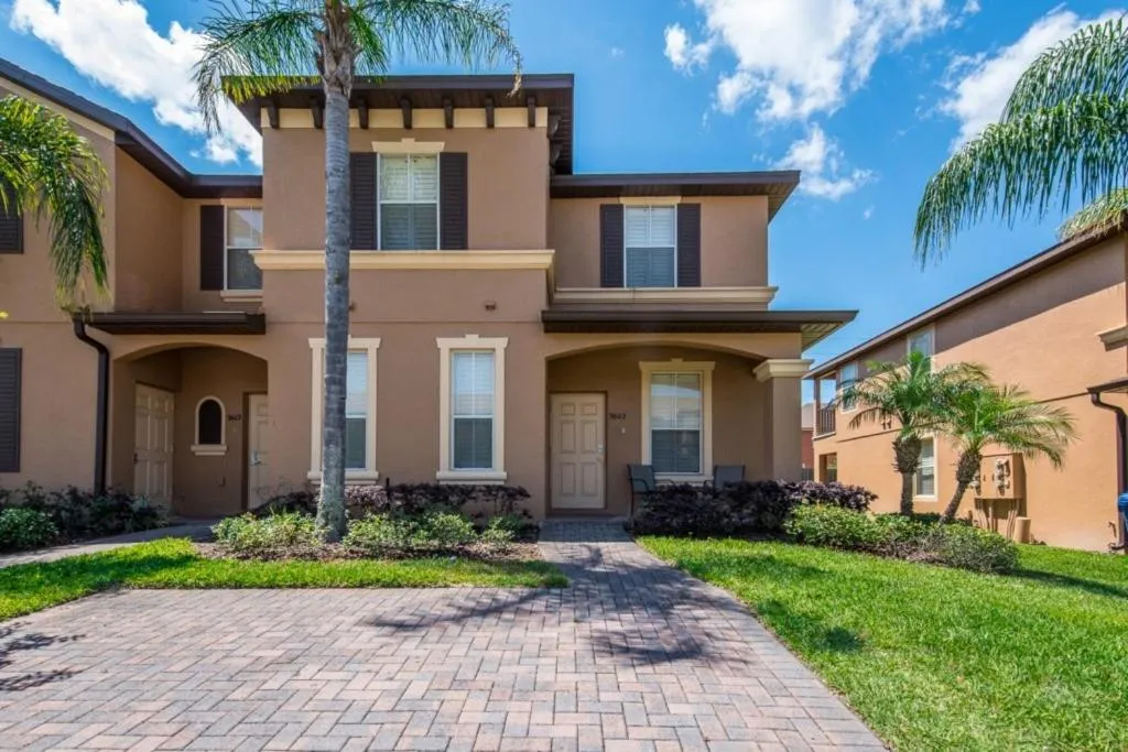 Elegant 4 Bed Town Home at Regal Palms townhouse, Davenport, United States
