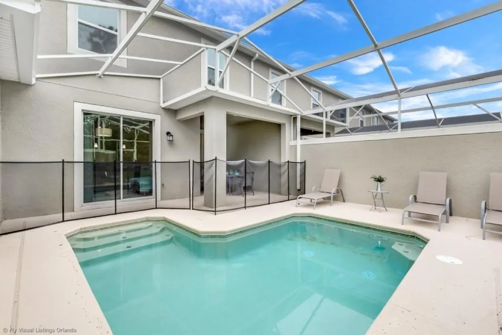 Award Winning Golf Course Community Villa townhouse, Davenport, United States