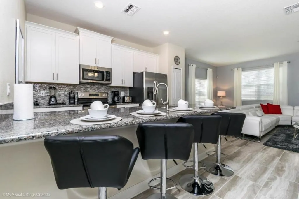 Georgous 5 Bdm Villa in Gated Community villa, Davenport, United States
