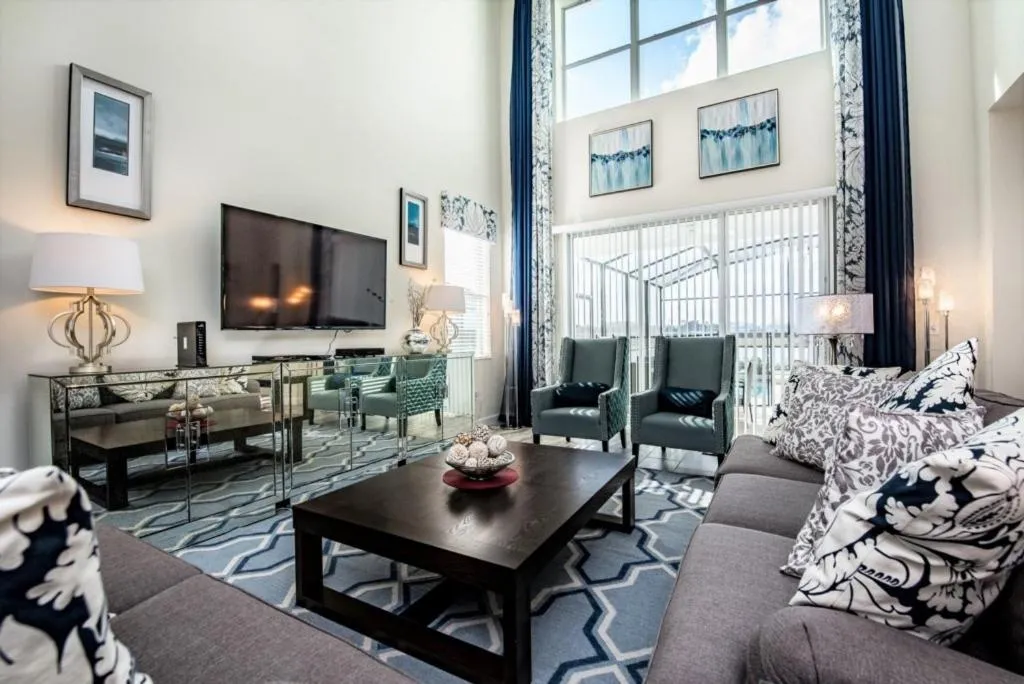 Stunning Water Front 5 Bdm Villa at Storey Lake villa, Kissimmee, United States