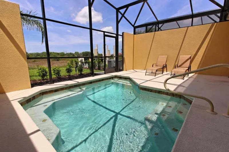 Lavish Solterra 4 Bdm Townhome South Facing Pool townhouse, Davenport, Statele Unite ale Americii