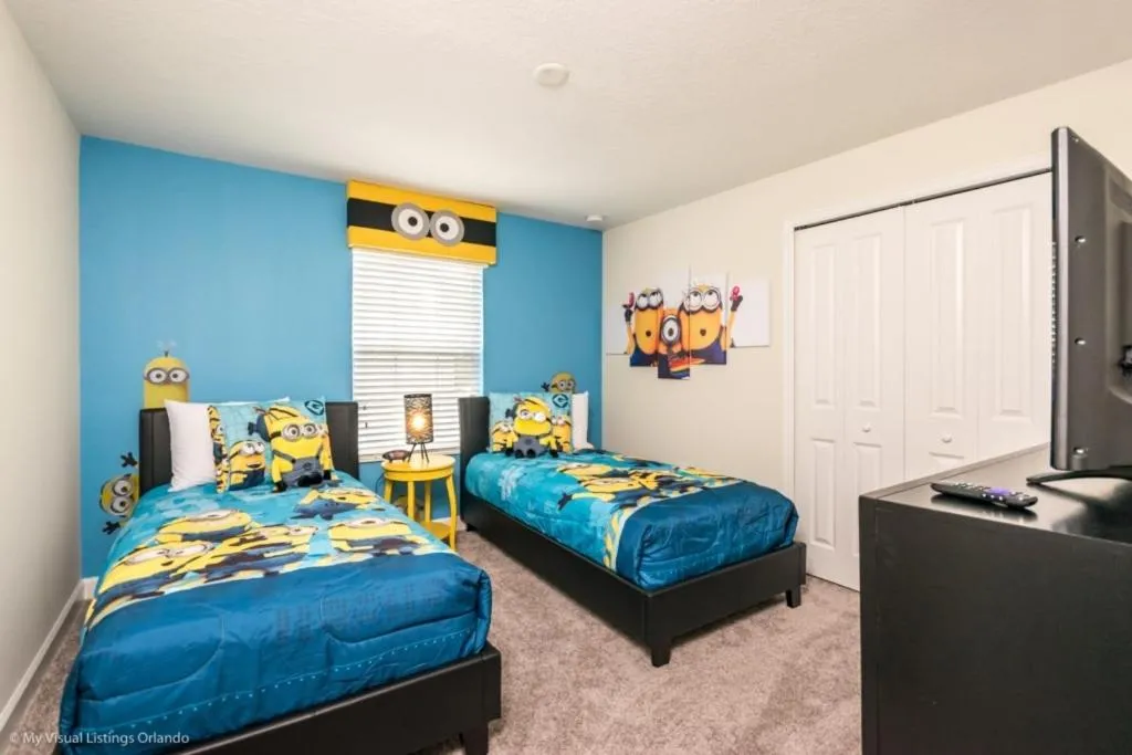 sleep with Minons & Nemo - 5 Bedroom TH with pool townhouse, Davenport, Statele Unite ale Americii