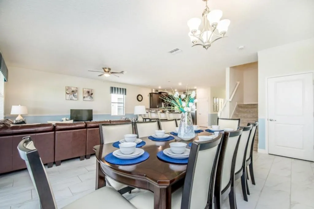 Tickets Please! Villa with Media Room and Pool villa, Davenport, United States