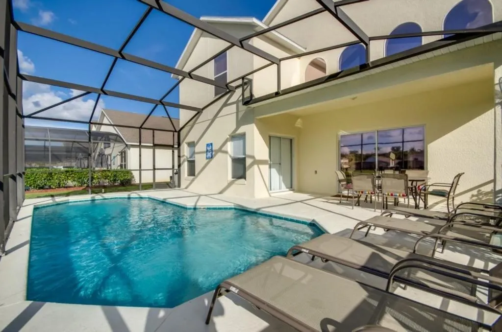 Trendy 5 Bedroom Villa with Lake View villa, Kissimmee, United States
