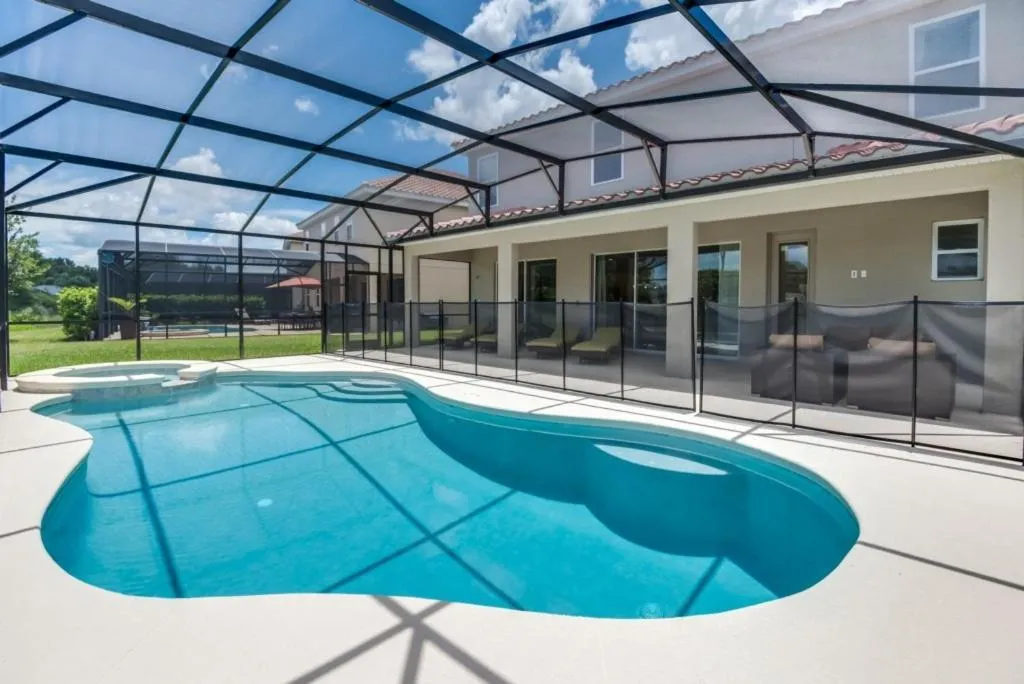 South Facing Pool in Desirable Solterra villa, Davenport, United States