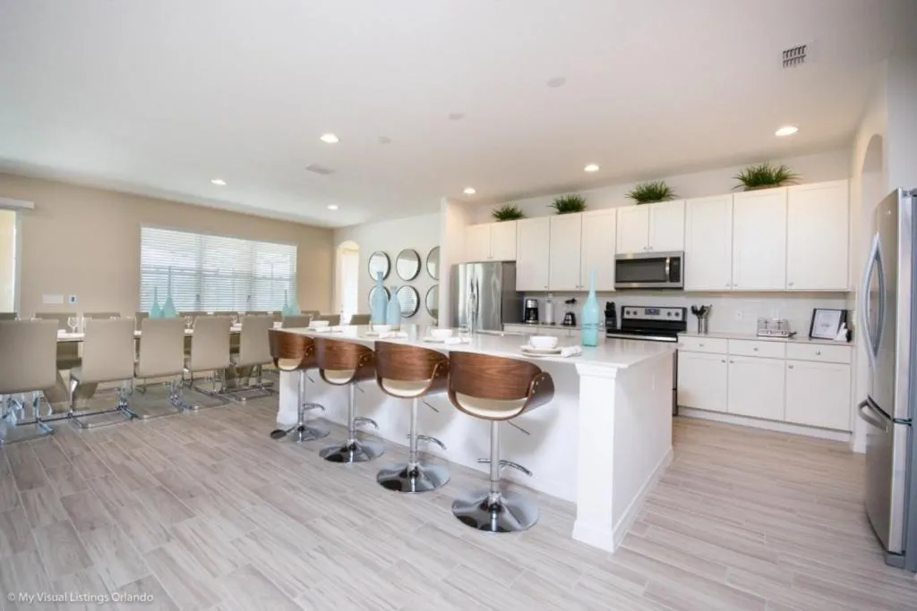 Swanky 14 Bedroom Villa in Desirable Solterra home, Davenport, United States