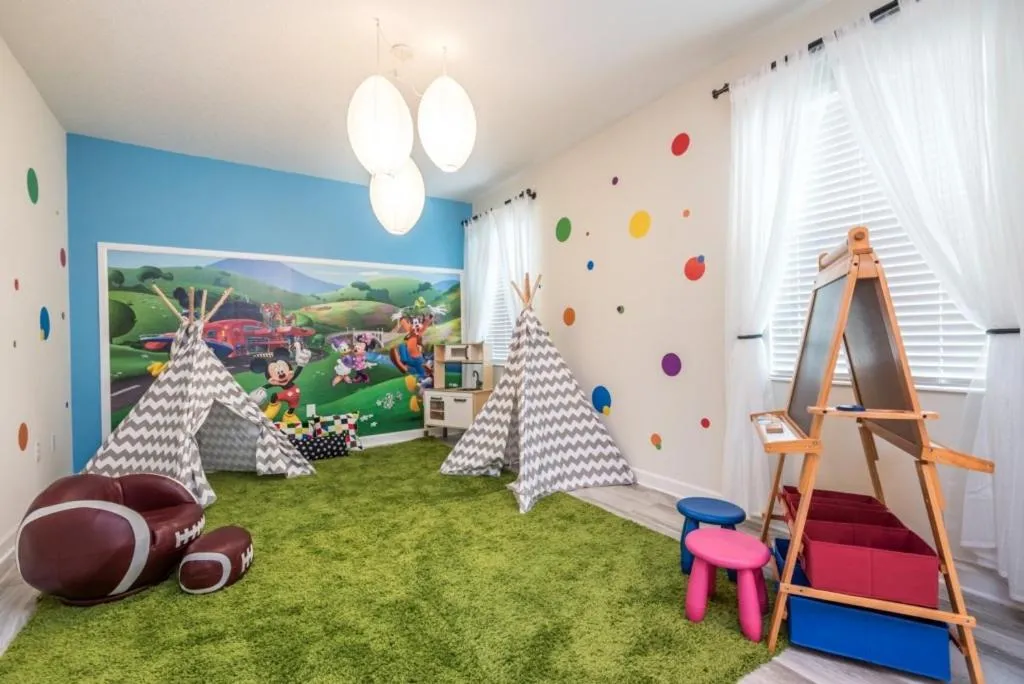 Glamping with Micky! 6 Bdm Champions Gate Villa villa, Davenport, United States