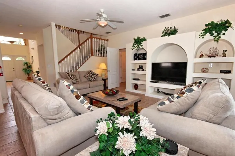 Luxury meets comfort in this 5 Bdm Villa with Pool villa, Davenport, United States