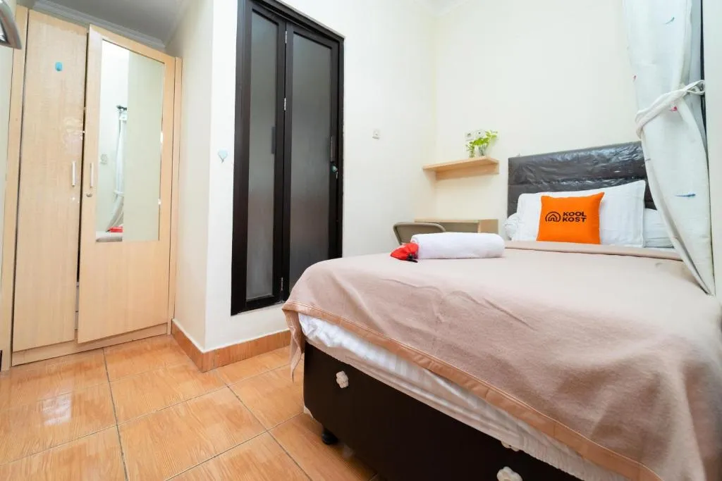 KoolKost Syariah near RS Bhayangkara Pondok Pinang - Female Only With Minimum Stay 7 Days, Jakarta, Indonesia