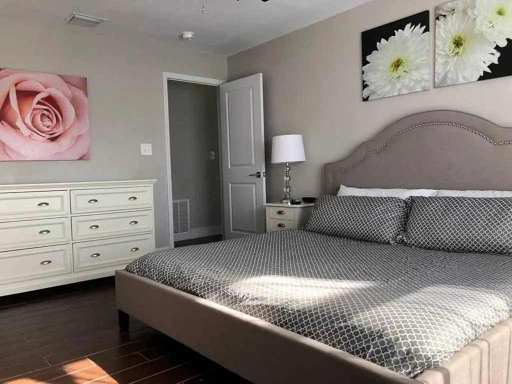 Parsley · (P) NEW! Luxury, Near Disney & Universal. Sleep 9, Orlando (FL), United States