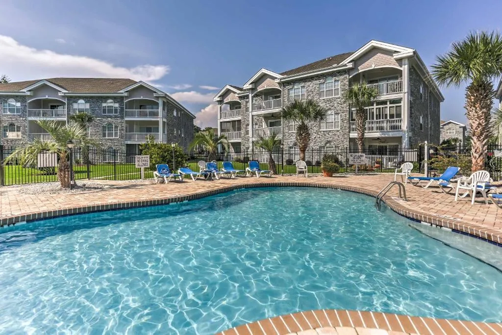 Central Myrtle Beach Condo with Golf Course View!, Myrtle Beach, Statele Unite ale Americii