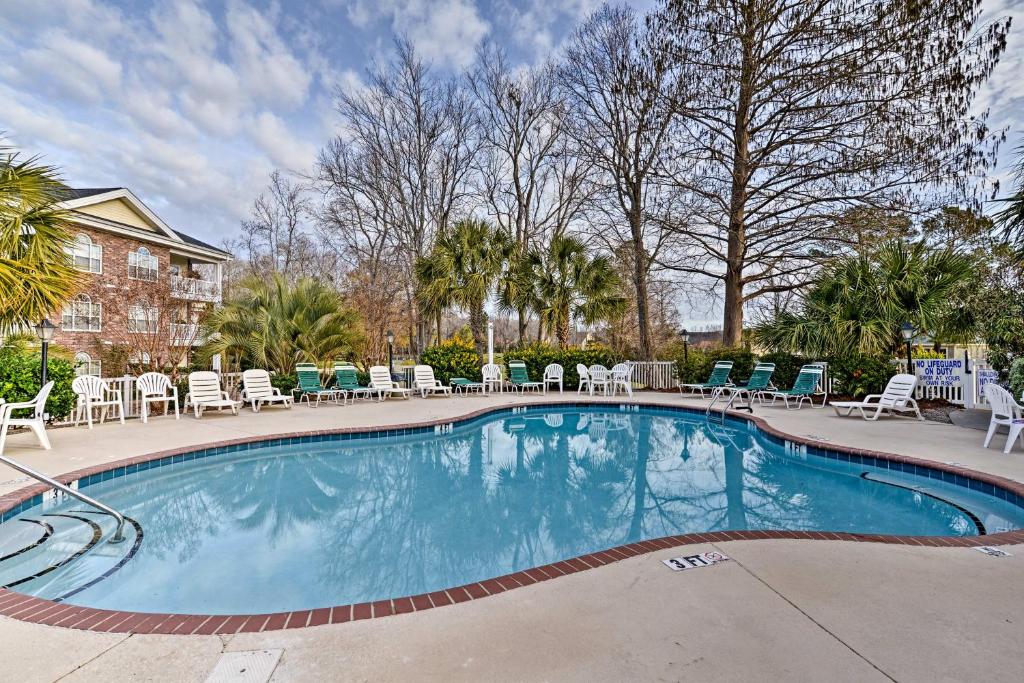 Cozy Myrtle Beach Condo on Golf Course with Pool!